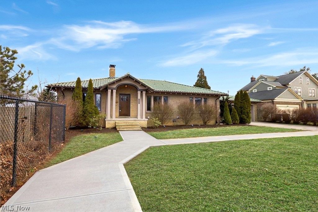 Photo of 1033 Summit Avenue, Lakewood, OH 44107 (MLS # 5188084)