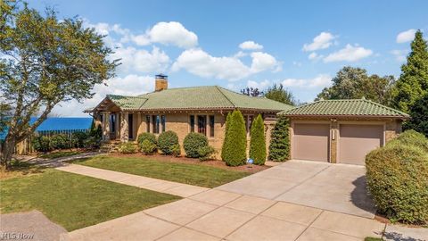 Photo of 1033 Summit Avenue, Lakewood, OH 44107 (MLS # 5188084)