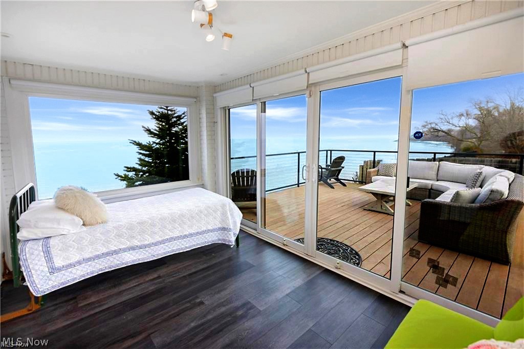 Lakefront - Residential