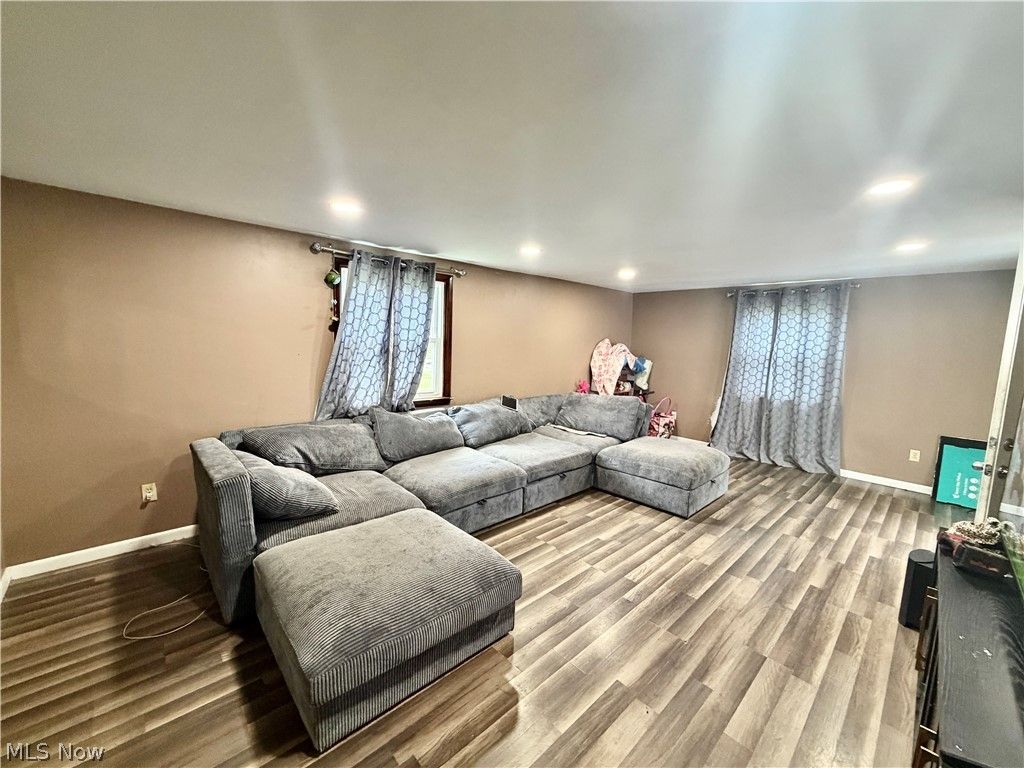 Photo of 324 Bechtel Road, Leavittsburg, OH 44430 (MLS # 5202572)