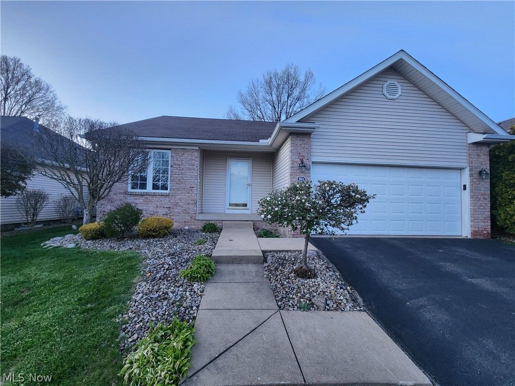 Photo of 125 Fitch Boulevard #204, Youngstown, OH 44515 (MLS # 5200733)