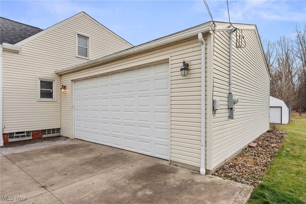 Photo of 15700 Woodbrook Avenue, Maple Heights, OH 44137 (MLS # 5177241)