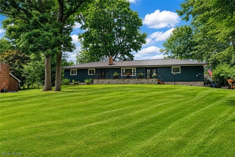 Homes For Sale - 727 Sleepy Hollow Drive<br/> Uniontown, OH 44685