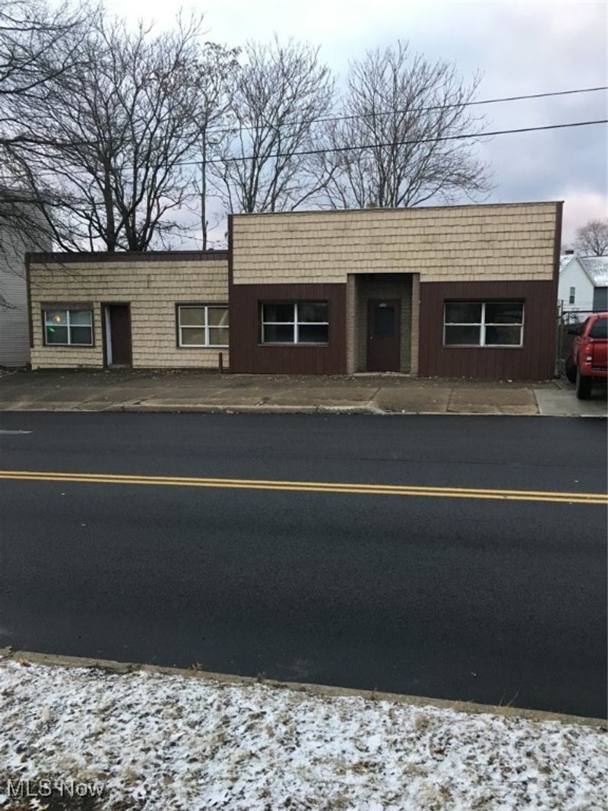 Great Commercial Fixer upper in the Heart of North Hill, 2 Suites side by side with separate entrances. The building is seconds away from the Expressway and minutes away from Downtown Akron and the University of Akron.. Great buy for the price. Call for private showing today.