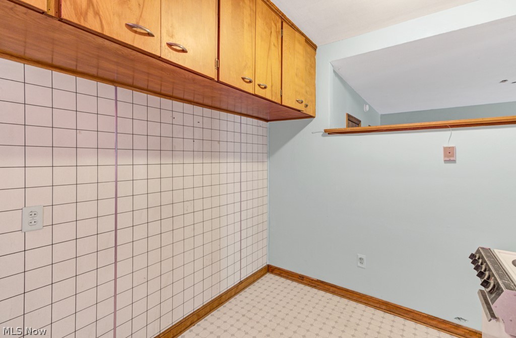 Village/Minerva - Commercial Sale