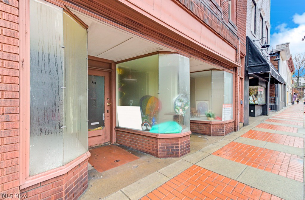 Village/Minerva - Commercial Sale