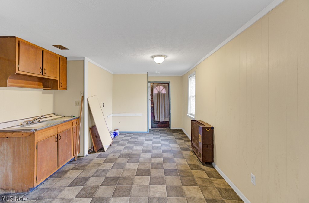 Village/Minerva - Commercial Sale