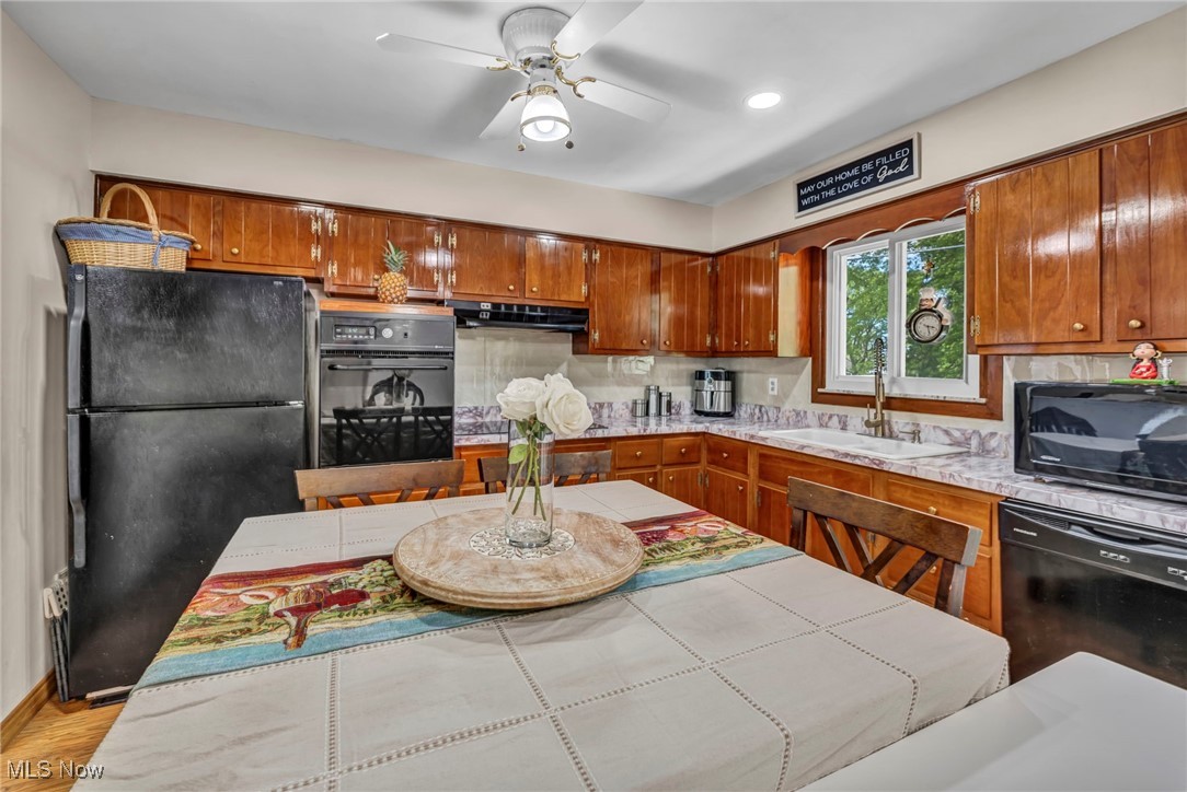 3226 Woodlawn Drive, Parma, Ohio image 30