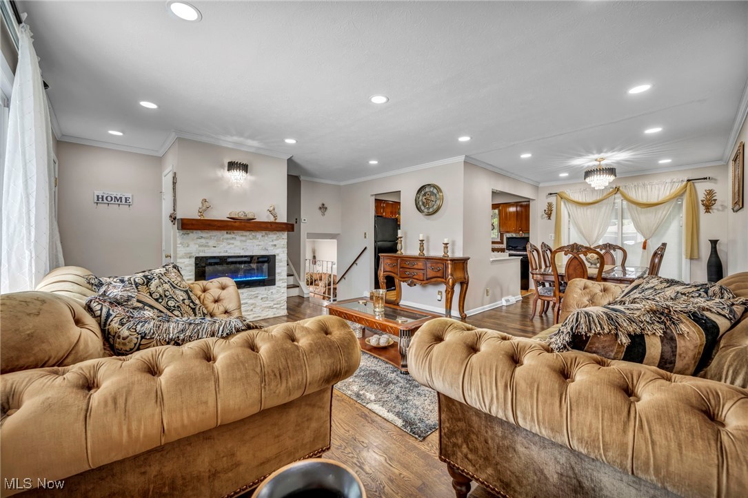 3226 Woodlawn Drive, Parma, Ohio image 7