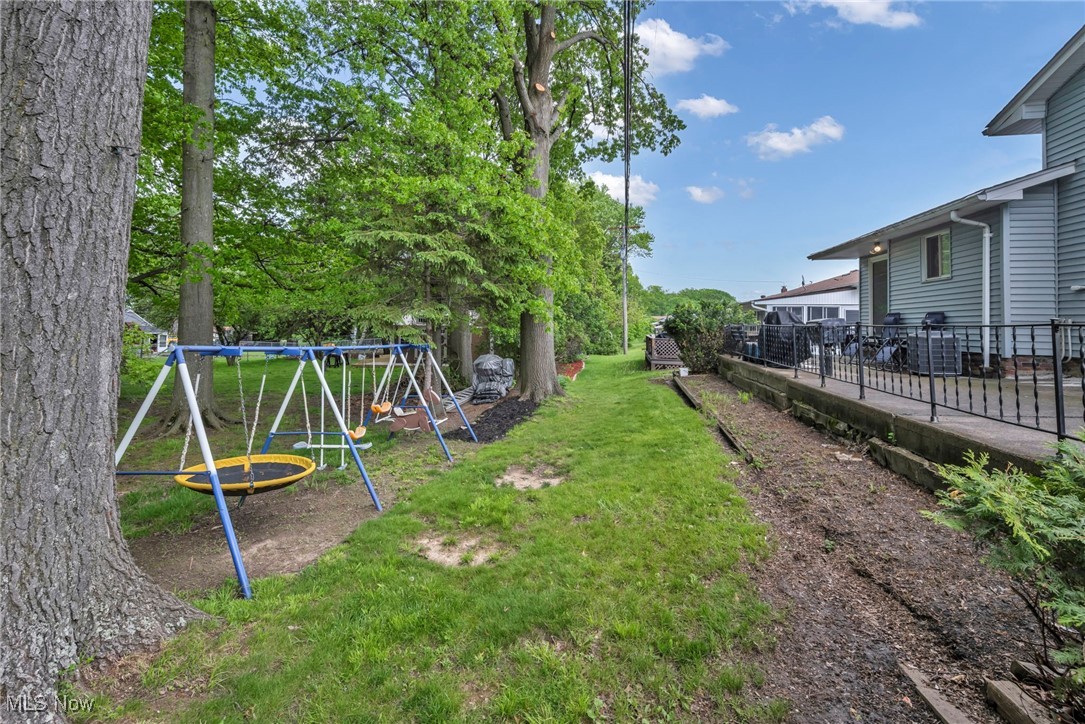 3226 Woodlawn Drive, Parma, Ohio image 35