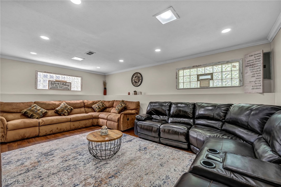 3226 Woodlawn Drive, Parma, Ohio image 22