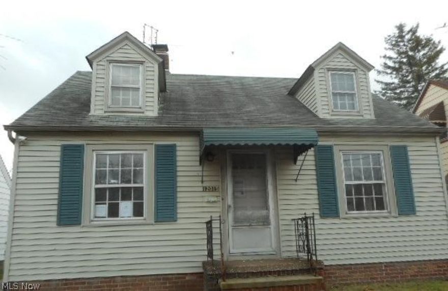 Welcome Home! Cleveland Cape Cod has one floor living with 2 bedrooms and 1 full bath. Front Porch greets you as you enter. Close to freeway and shopping!