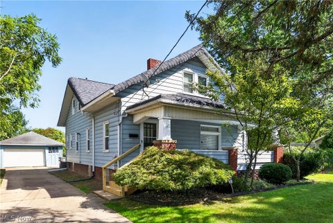Homes For Sale - 3915 Howard Street<br/> Youngstown, OH 44512