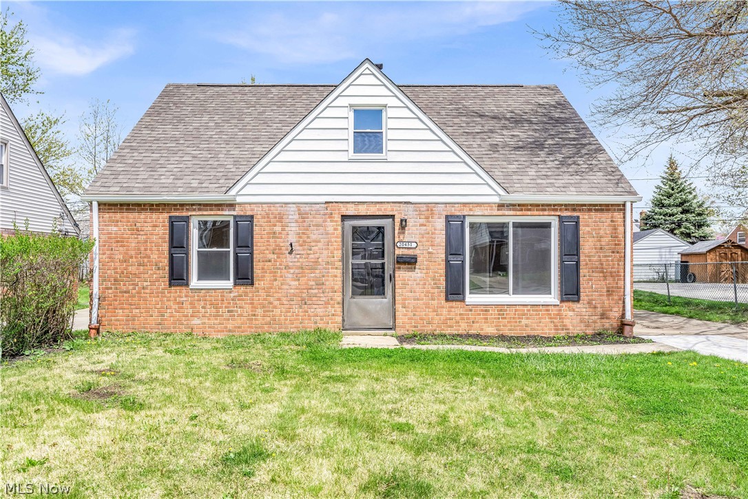 Single-family investment property. 3 bedrooms plus additional living space, 1 full bathroom and detached 1-car garage. Great addition to any rental portfolio!
