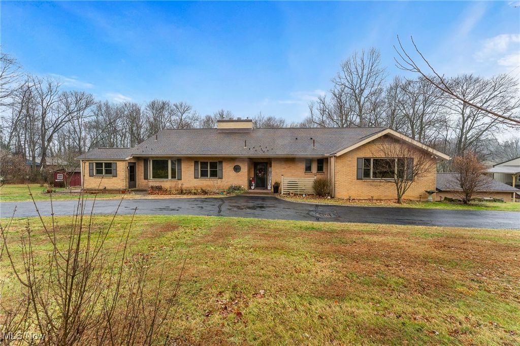 Photo of 1137 Dairy Lane, East Liverpool, OH 43920 (MLS # 5178715)