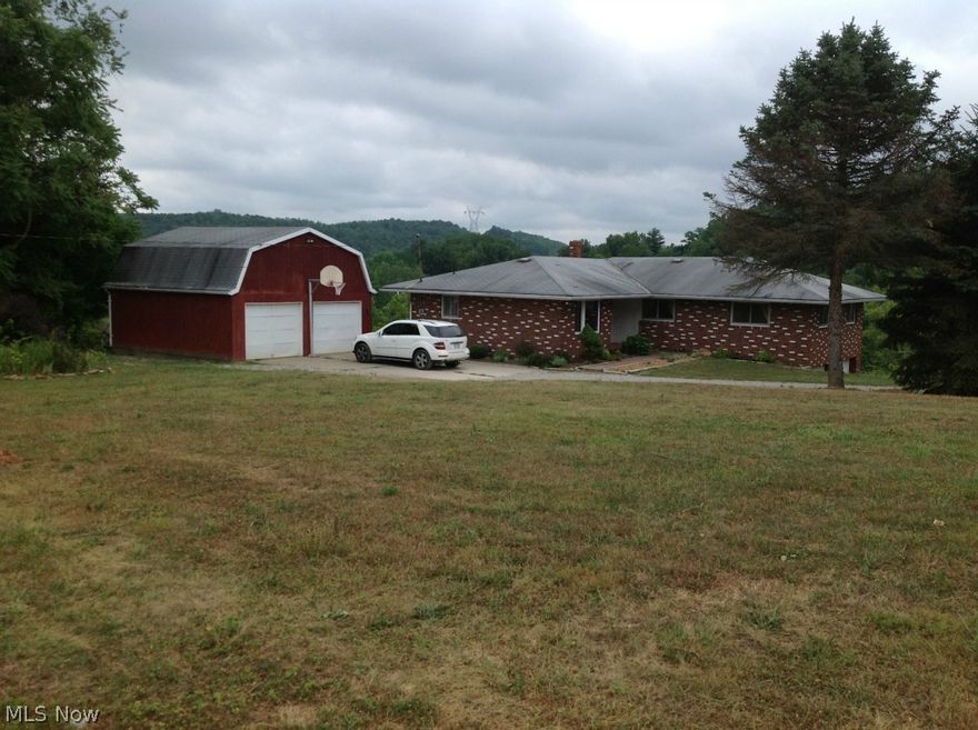 Very neat and clean home, large deck, 2 car garage, Ready to move into. Country living but close to town and interstate...