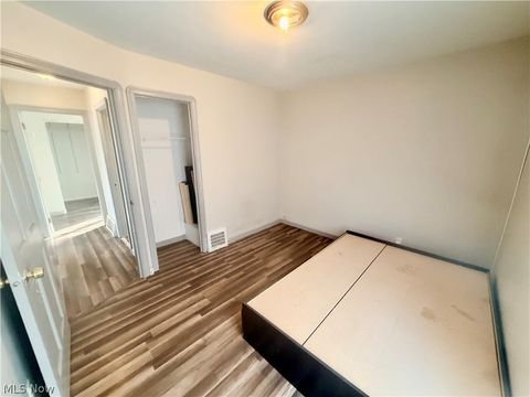 Tiny photo for 5212 E 105 Street, Garfield Heights, OH 44125 (MLS # 5189201)