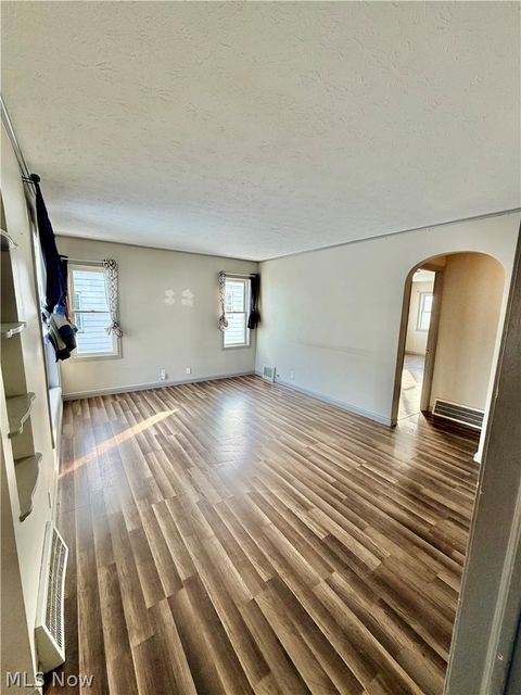 Tiny photo for 5212 E 105 Street, Garfield Heights, OH 44125 (MLS # 5189201)