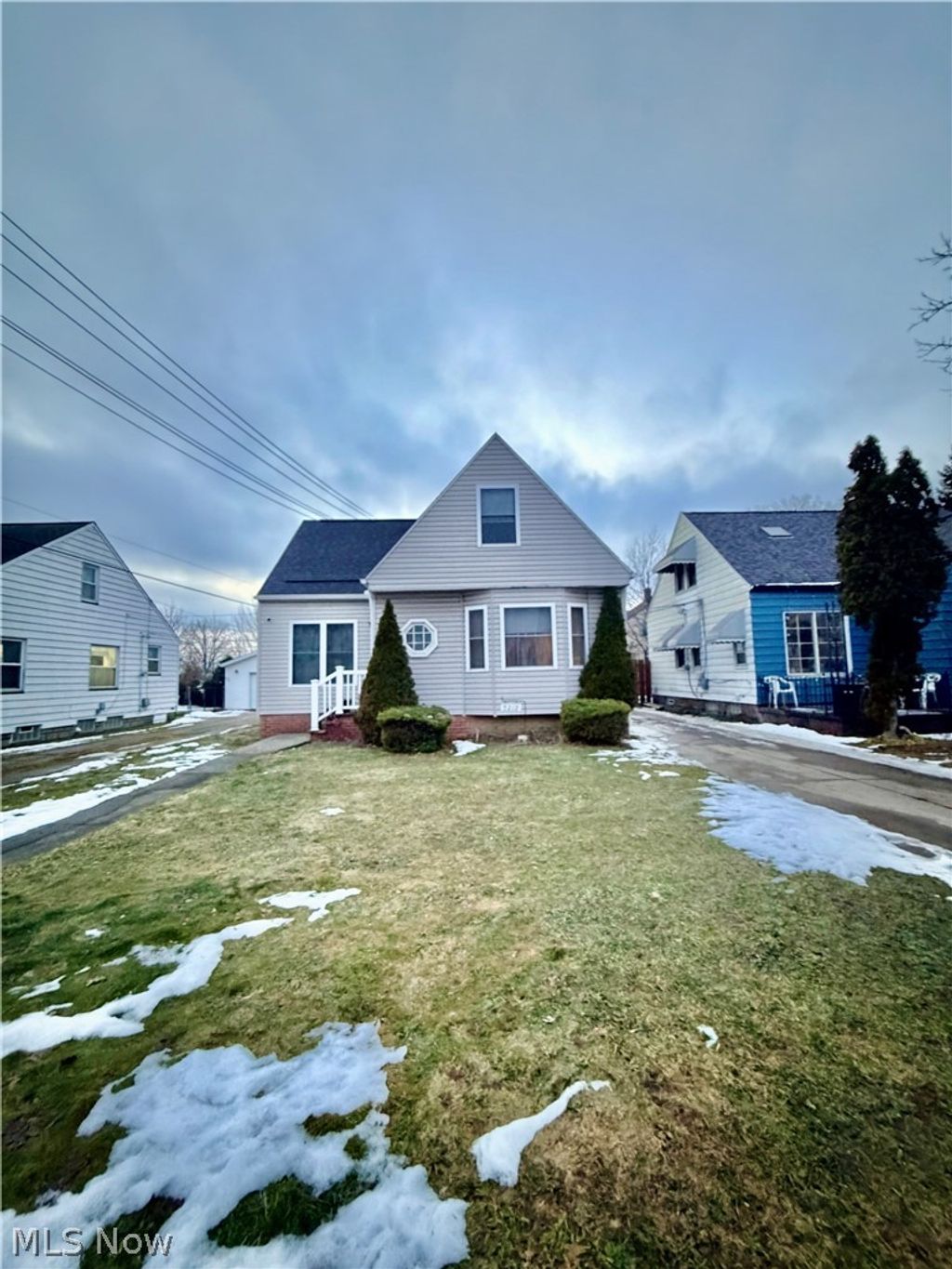 Photo of 5212 E 105 Street, Garfield Heights, OH 44125 (MLS # 5189201)