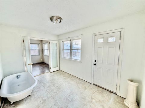 Tiny photo for 5212 E 105 Street, Garfield Heights, OH 44125 (MLS # 5189201)