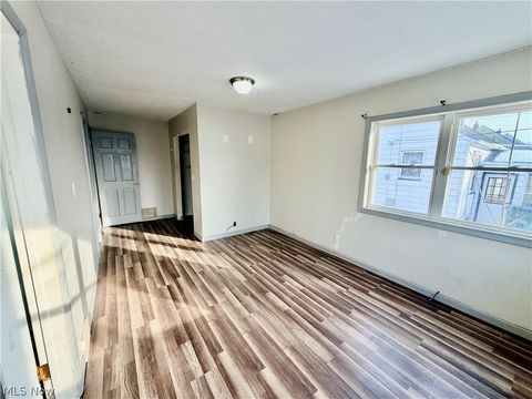 Tiny photo for 5212 E 105 Street, Garfield Heights, OH 44125 (MLS # 5189201)