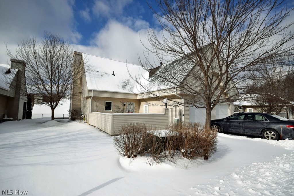 Take a look at this great Condo in Silver Maple Village! Great layout with 1st floor master, 1st floor laundry, spacious living room with gas fireplace and beautiful oak kitchen. Condo has 2 bedroom areas upstairs with large closets and shared full bathroom! This condo includes a FULL basement with high ceilings which makes it easy to finish or great for extra storage space! Sun porch on the back of the unit perfect place to sit and relax. Backyard also includes a private back patio. This unit is in great shape and is ready for new owners! Call to schedule your showing today!