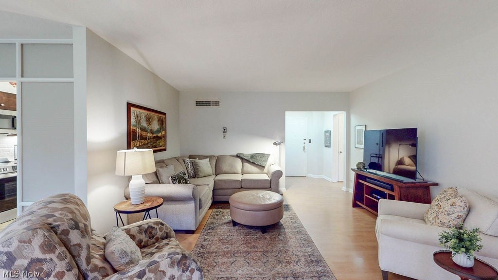 13800 Fairhill Road 209