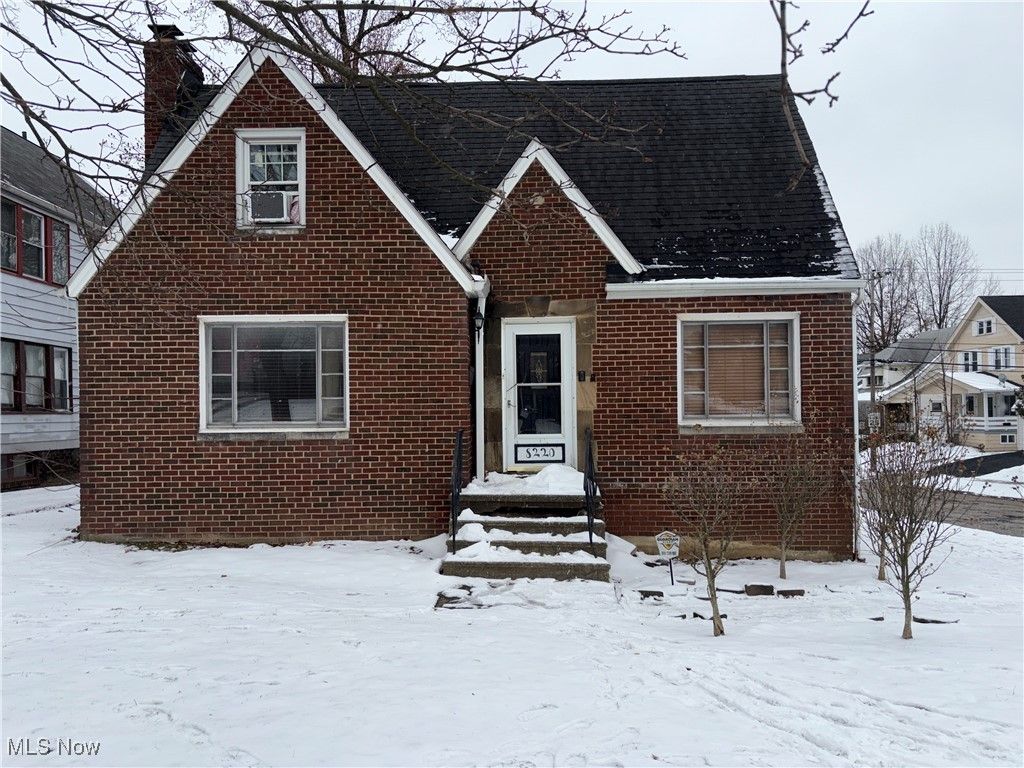 Photo of 8220 Garfield Boulevard, Garfield Heights, OH 44125 (MLS # 5177704)