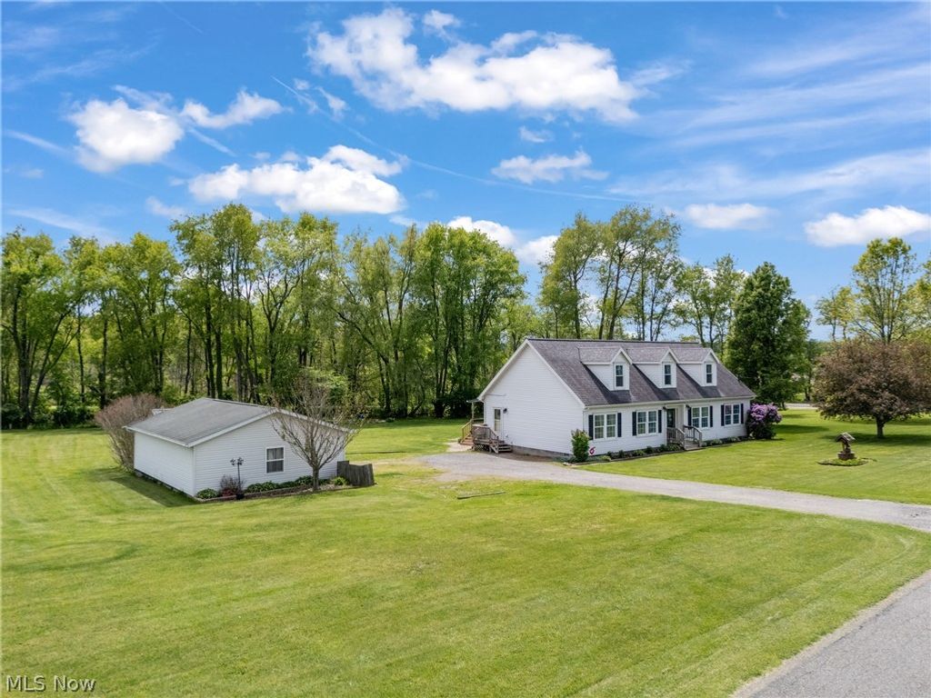 Photo of 14338 Crowl Street SE, Minerva, OH 44657 (MLS # 5201071)