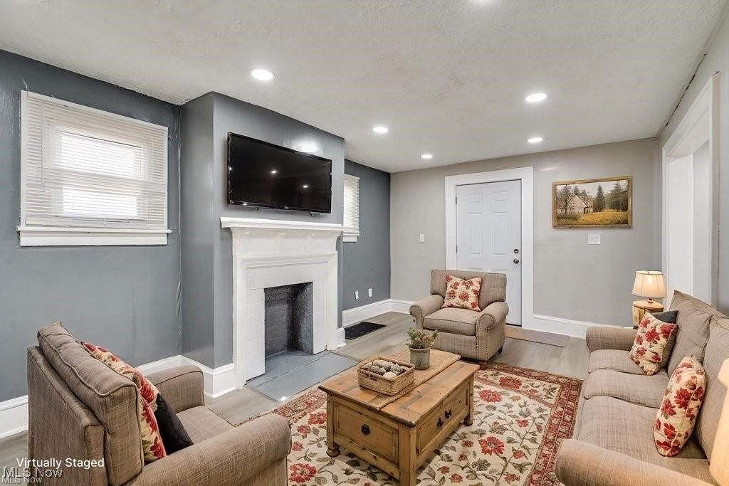 Photo of 920 Bloomfield Avenue, Akron, OH 44302 (MLS # 5185476)