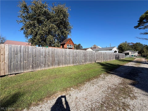 Tiny photo for 1318 Dillaway Street, Parkersburg, WV 26101 (MLS # 5255306)