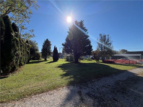 Tiny photo for 1318 Dillaway Street, Parkersburg, WV 26101 (MLS # 5255306)
