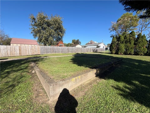 Tiny photo for 1318 Dillaway Street, Parkersburg, WV 26101 (MLS # 5255306)