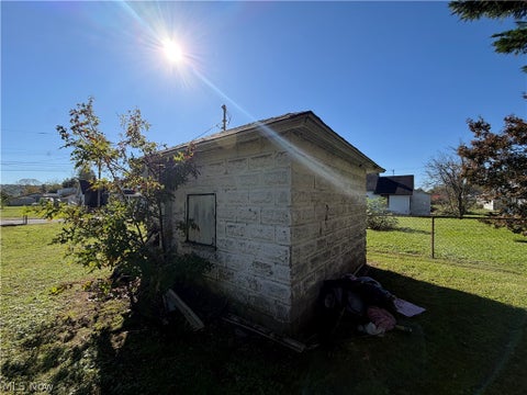 Tiny photo for 1318 Dillaway Street, Parkersburg, WV 26101 (MLS # 5255306)