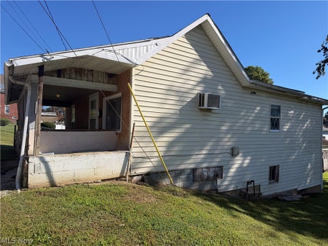 Tiny photo for 1318 Dillaway Street, Parkersburg, WV 26101 (MLS # 5255306)