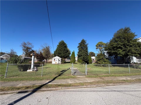 Tiny photo for 1318 Dillaway Street, Parkersburg, WV 26101 (MLS # 5255306)