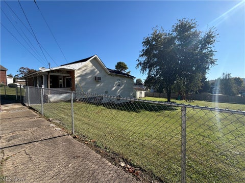 Tiny photo for 1318 Dillaway Street, Parkersburg, WV 26101 (MLS # 5255306)