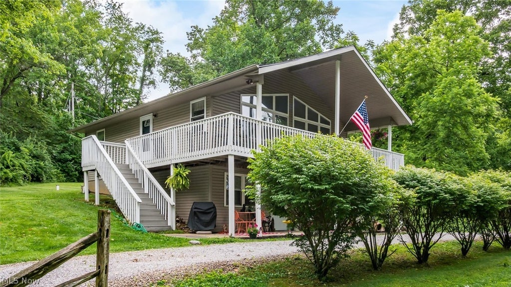 Photo of 7945 Lakeview Drive, Nashport, OH 43830 (MLS # 5219944)