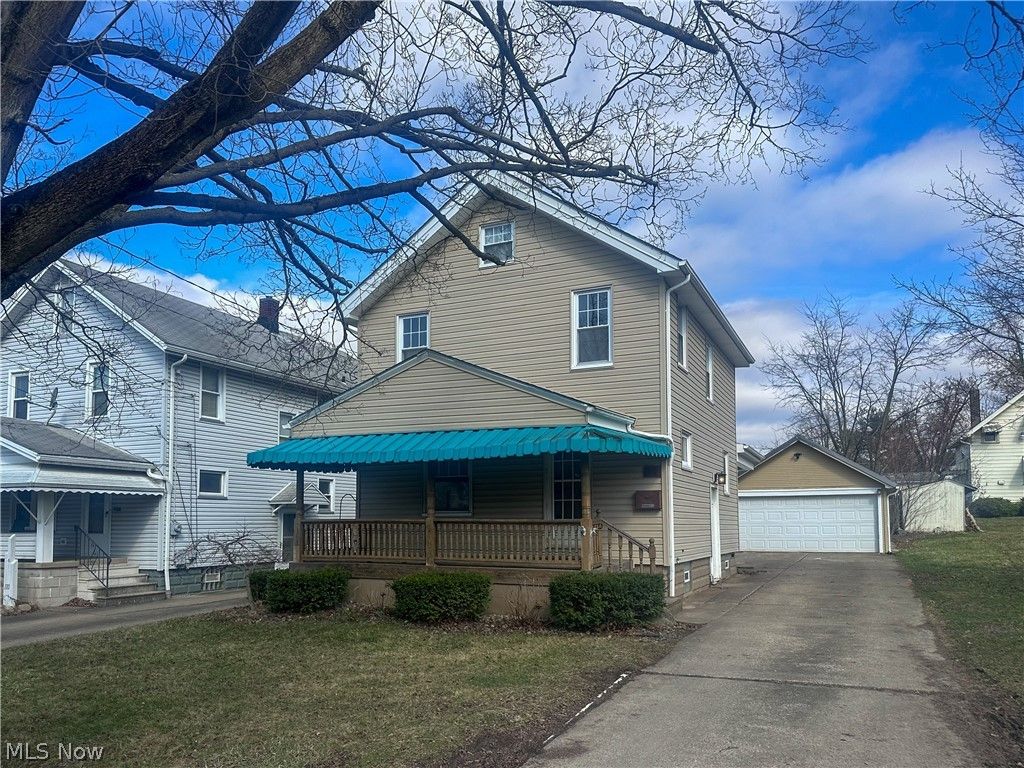 Photo of 114 Townsend Avenue, Girard, OH 44420 (MLS # 5192036)