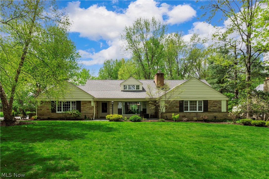 Lyndhurst Park Estates! Tucked away behind Hawken School offering a spacious and versatile floor plan with Master Bedroom and Bathroom on the main floor!