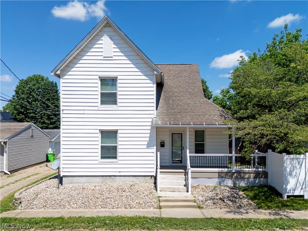 Photo of 714 Pike Avenue SW, Massillon, OH 44647 (MLS # 5213695)