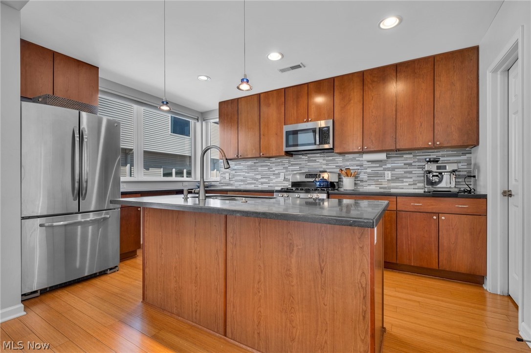 Battery Park Twnhms Condo - Residential