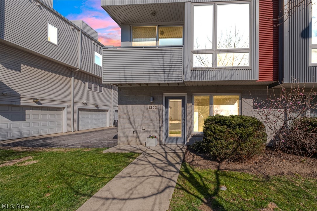 Battery Park Twnhms Condo - Residential