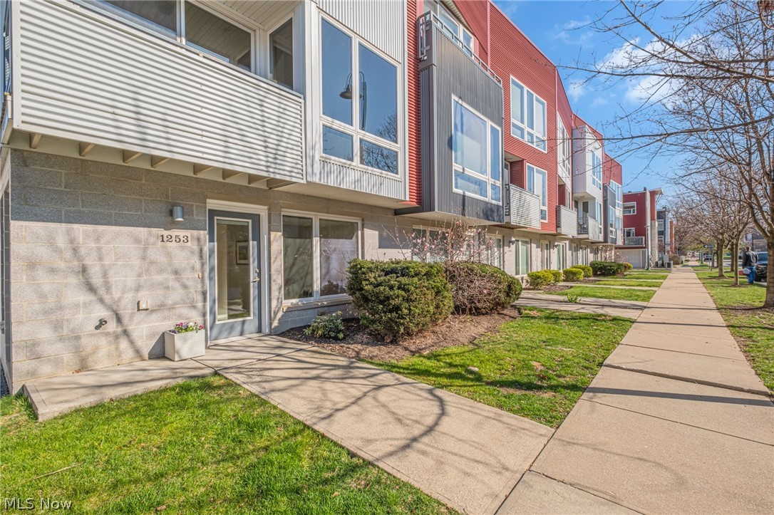 Battery Park Twnhms Condo - Residential