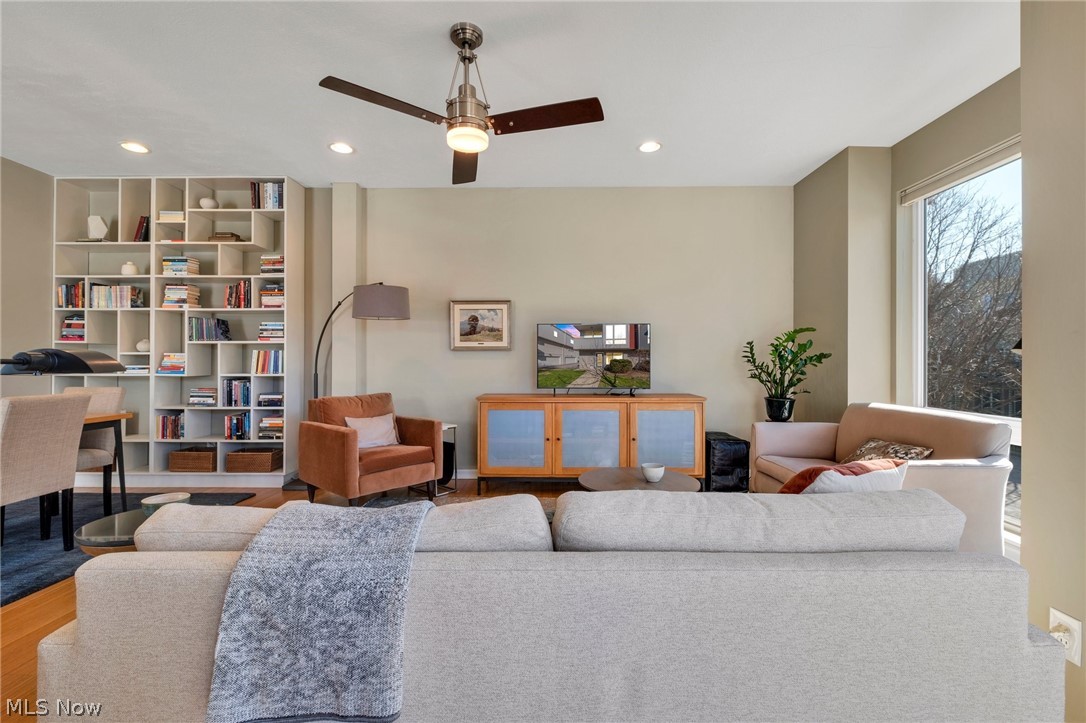 Battery Park Twnhms Condo - Residential