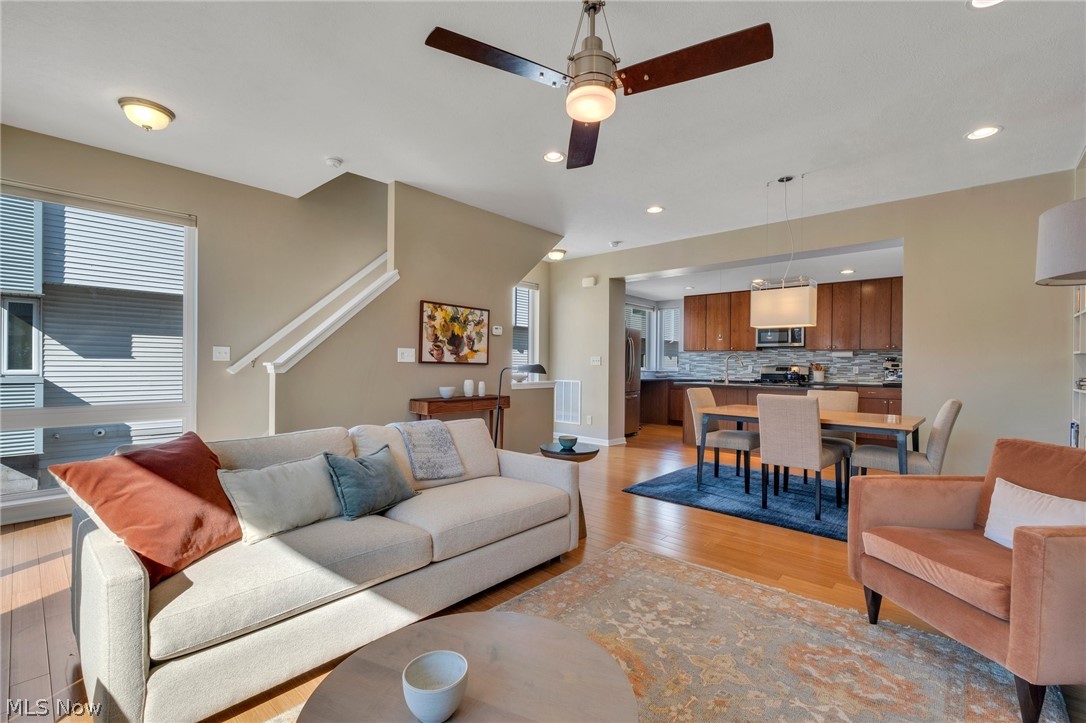 Battery Park Twnhms Condo - Residential