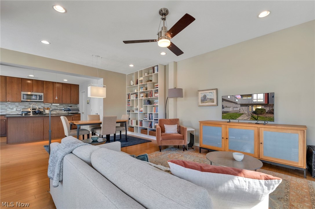 Battery Park Twnhms Condo - Residential