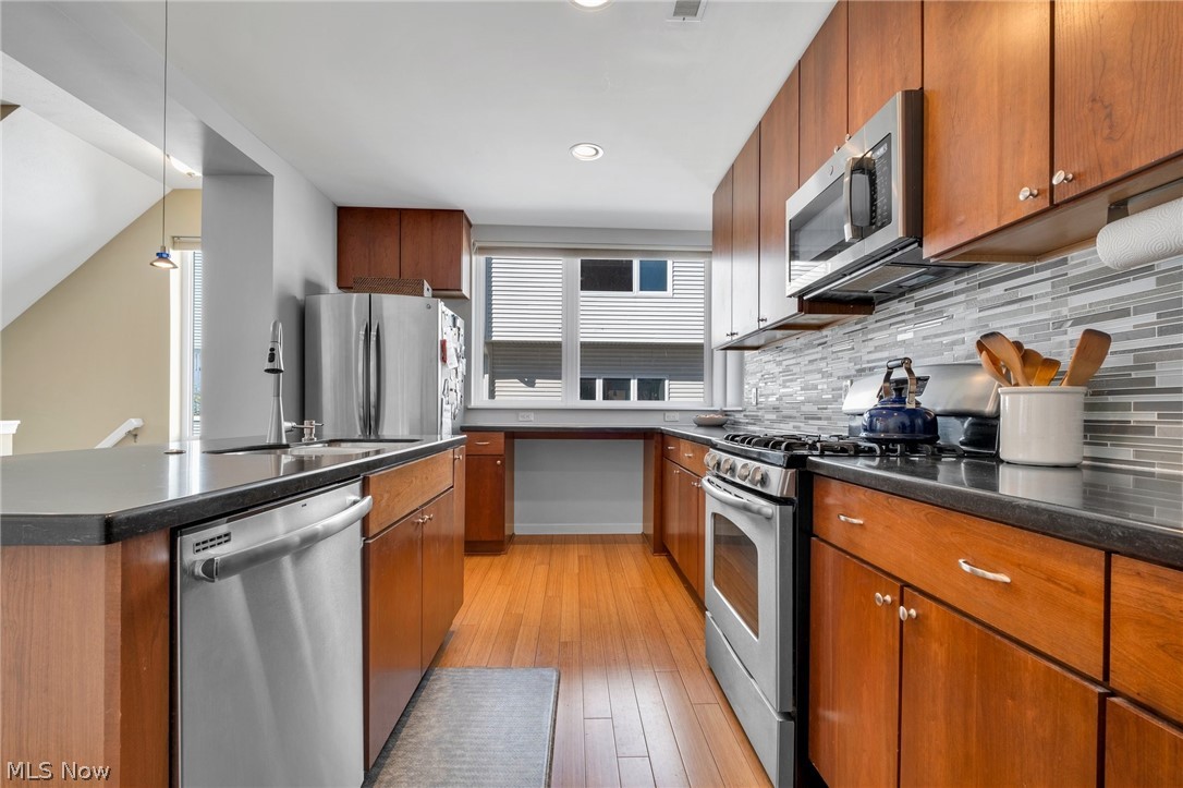 Battery Park Twnhms Condo - Residential