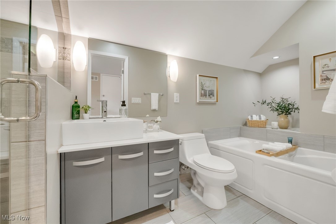 University Heights, Ohio 44118, United States, 5 Bedrooms Bedrooms, ,4 BathroomsBathrooms,Residential,Active,139897