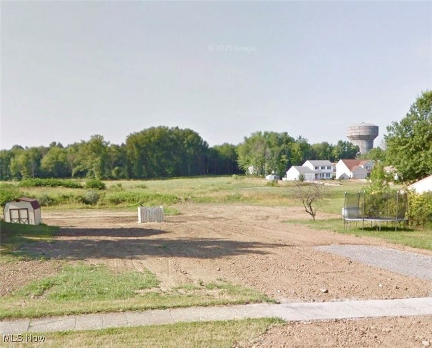 Build your dream home on this lot in Boardman School District! Public water, sewer, and gas available! 75'' wide and 200' deep! Bring your builder or meet with ours, you have it covered.